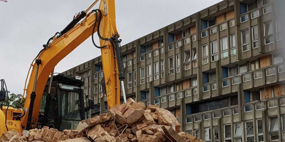 Precautions That Should Be Taken Before and During House Demolition