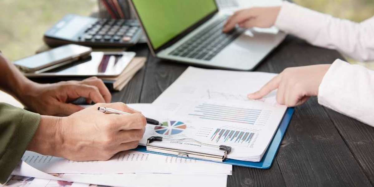 Difference Between Stock Audit and Internal Audit